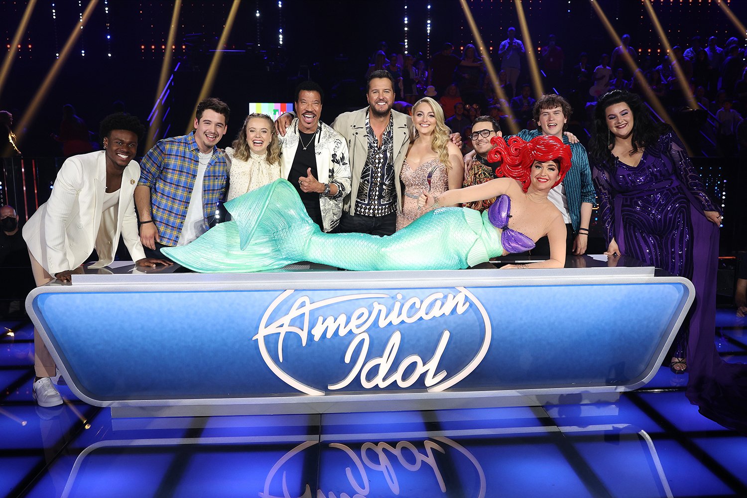 (L-R) American Idol Top 7: Jay Copeland, Noah Thompson, Leah Marlene, Lionel Richie, Luke Bryan, Katy Perry, HunterGirl, Christian Guardino, Fritz Hager, and Nicolina.