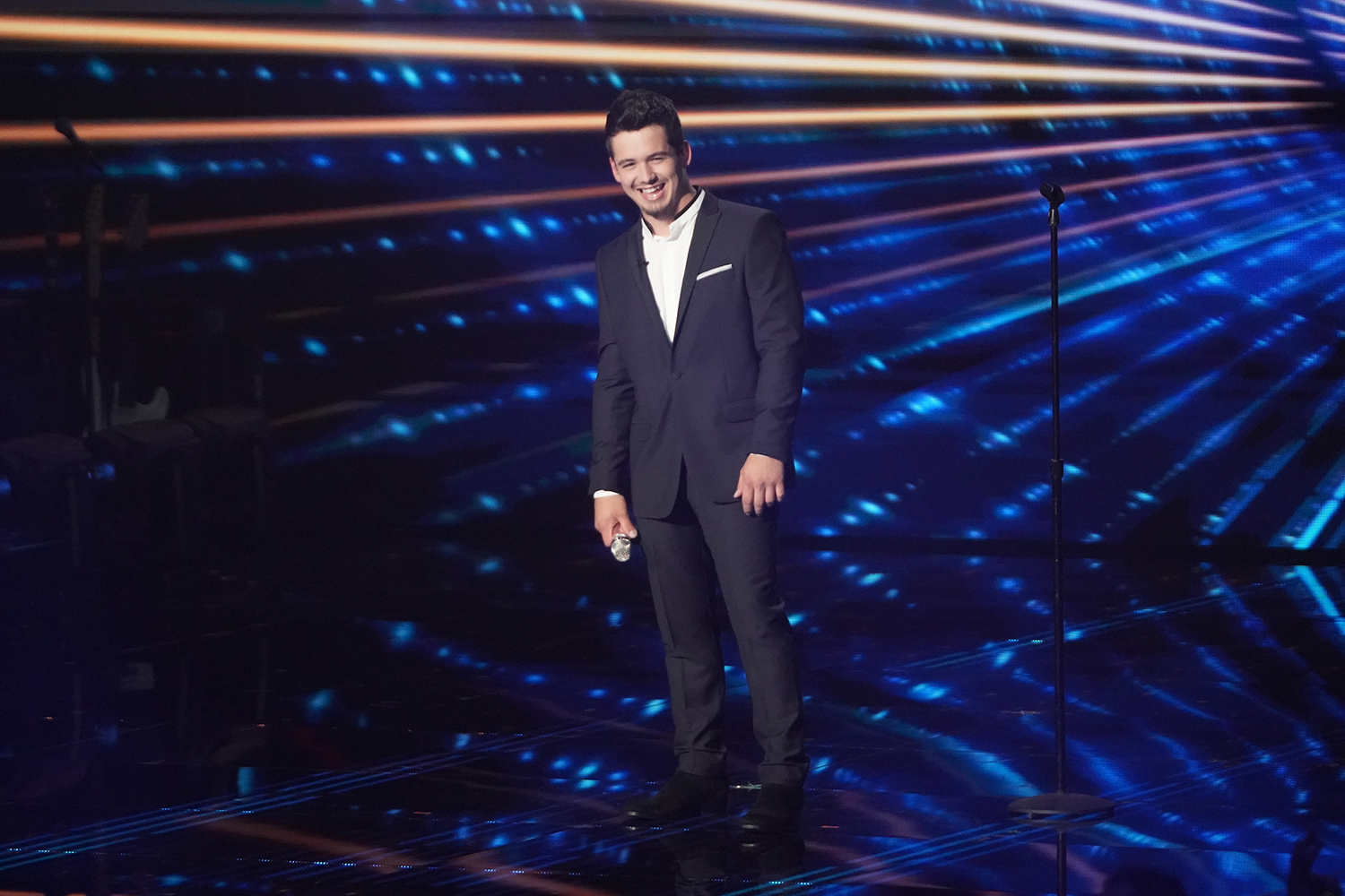 Noah Thompson stands on the American Idol stage following his performance of Rihanna's 'Stay.'