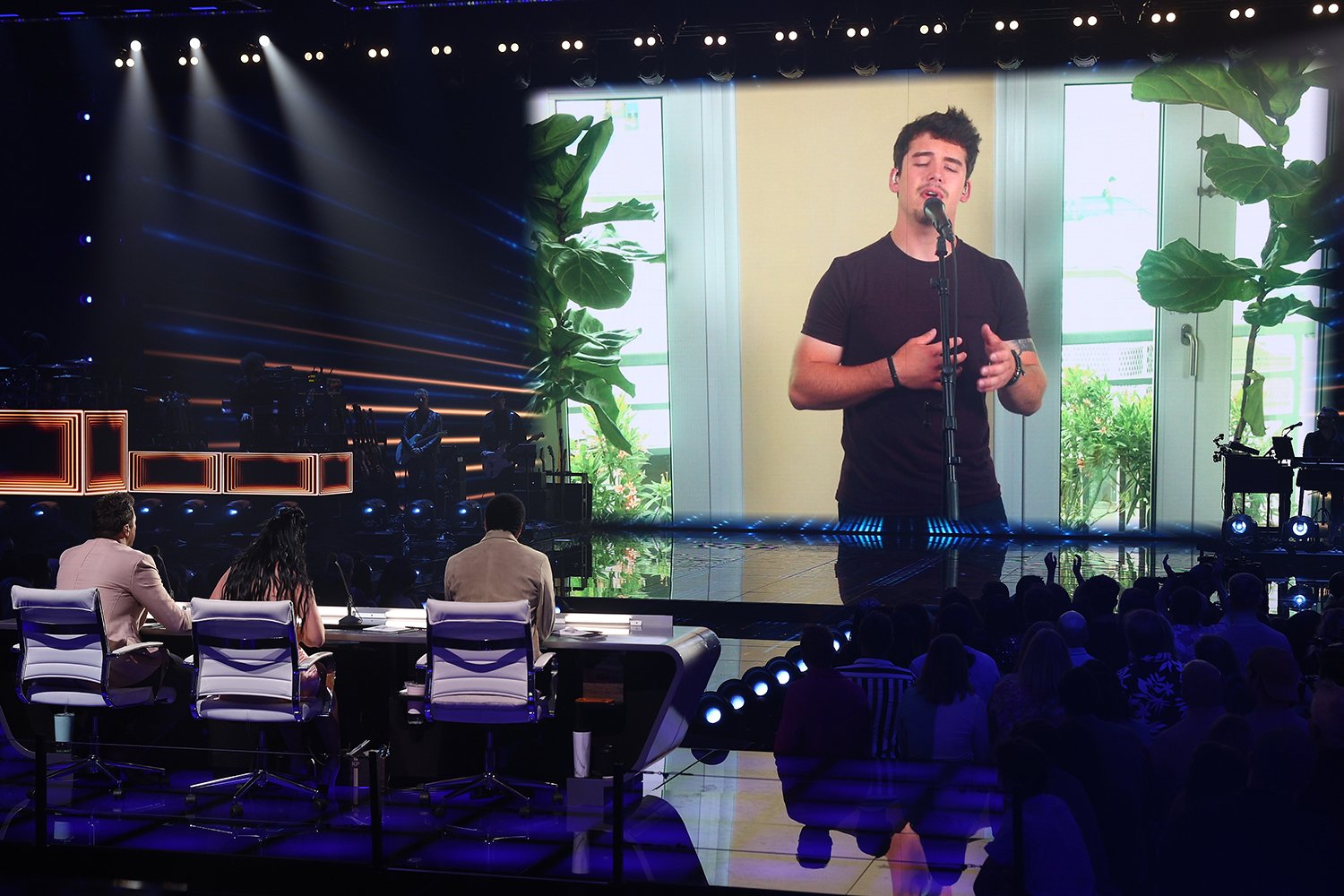 Noah Thompson performs from his hotel room on American Idol.