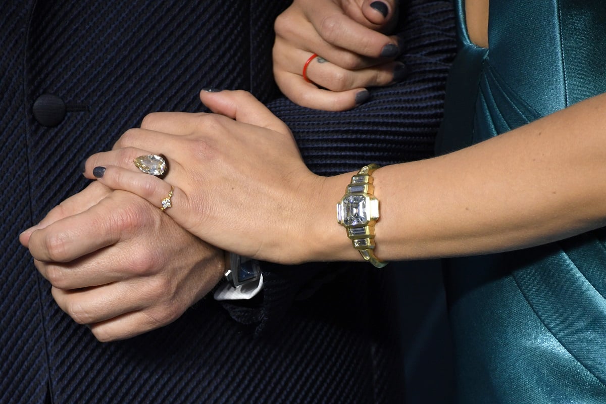 scarlett johansson engagement ring colin jost