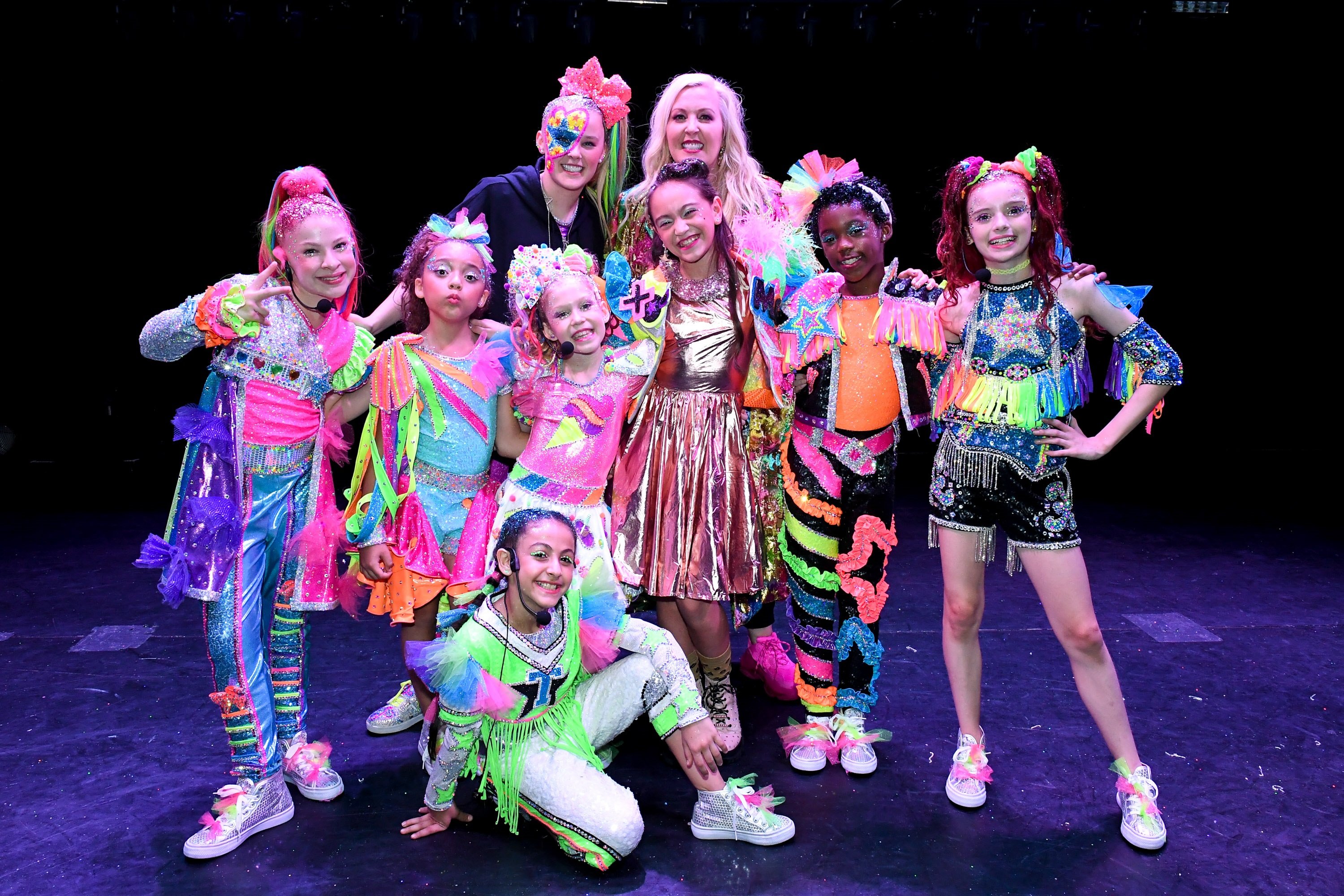 JoJo Siwa posing with her girl group in 'Siwas Dance Pop Revolution' - XOMG POP!