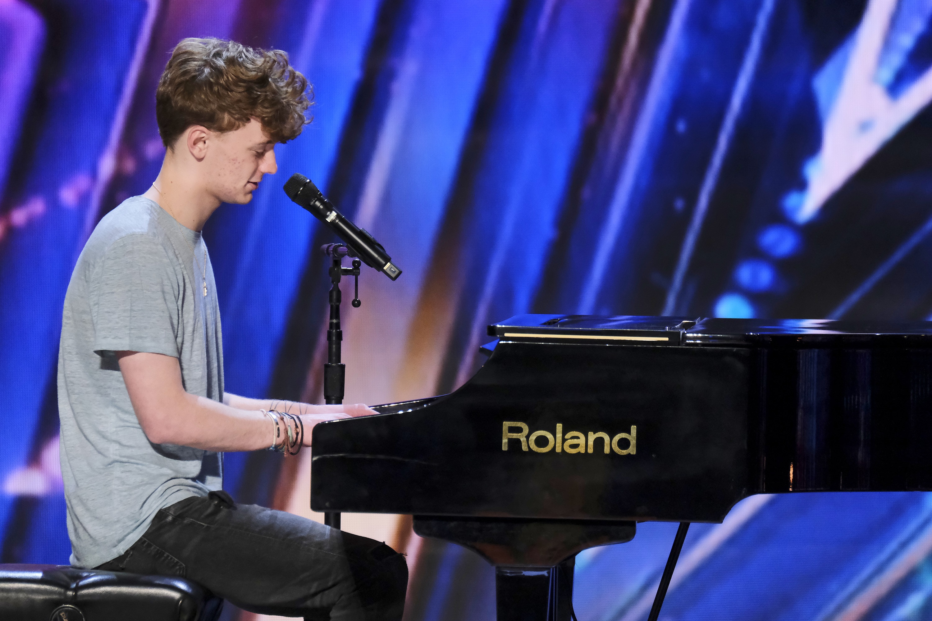 'AGT' Season 17: Kieran Rhodes playing the piano and singing 'Disengage'