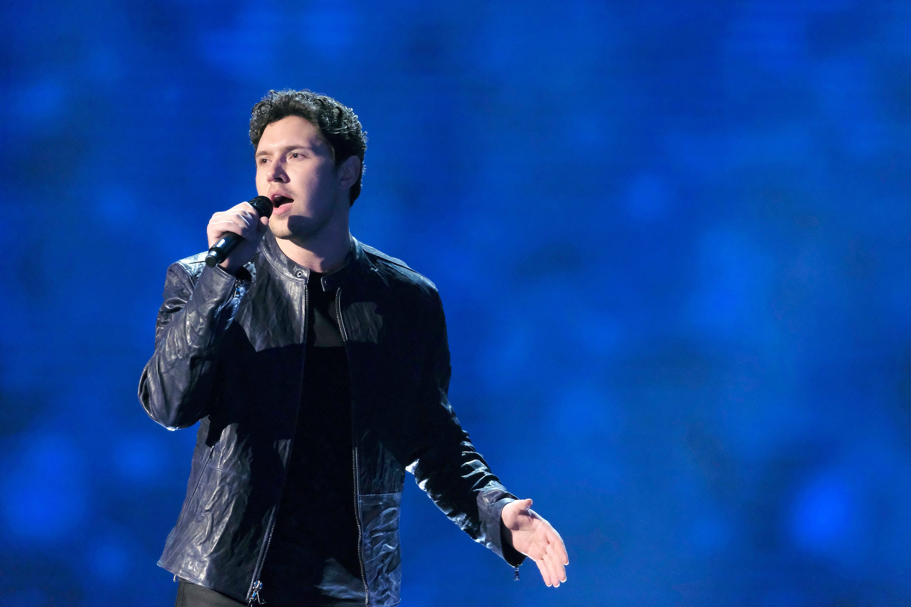 'America's Got Talent' Season 13 contestant Daniel Emmet singing into a microphone