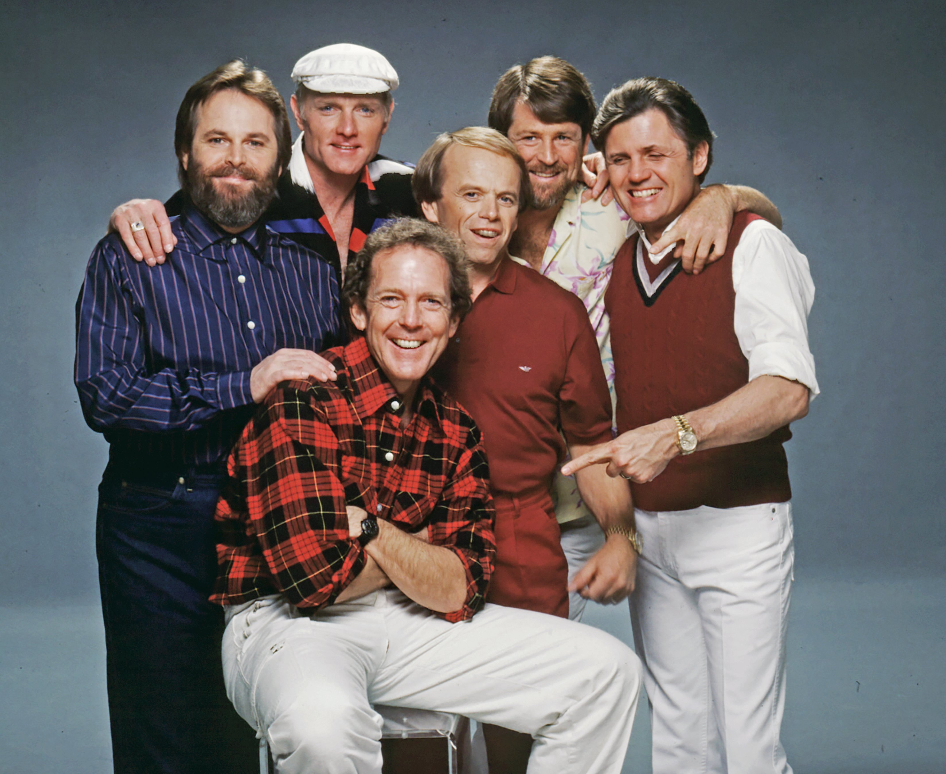 Photographer Harry Langdon poses for a portrait with the Beach Boys members Carl Wilson, Mike Love, Al Jardine, Brian Wilson, and Bruce Johnston