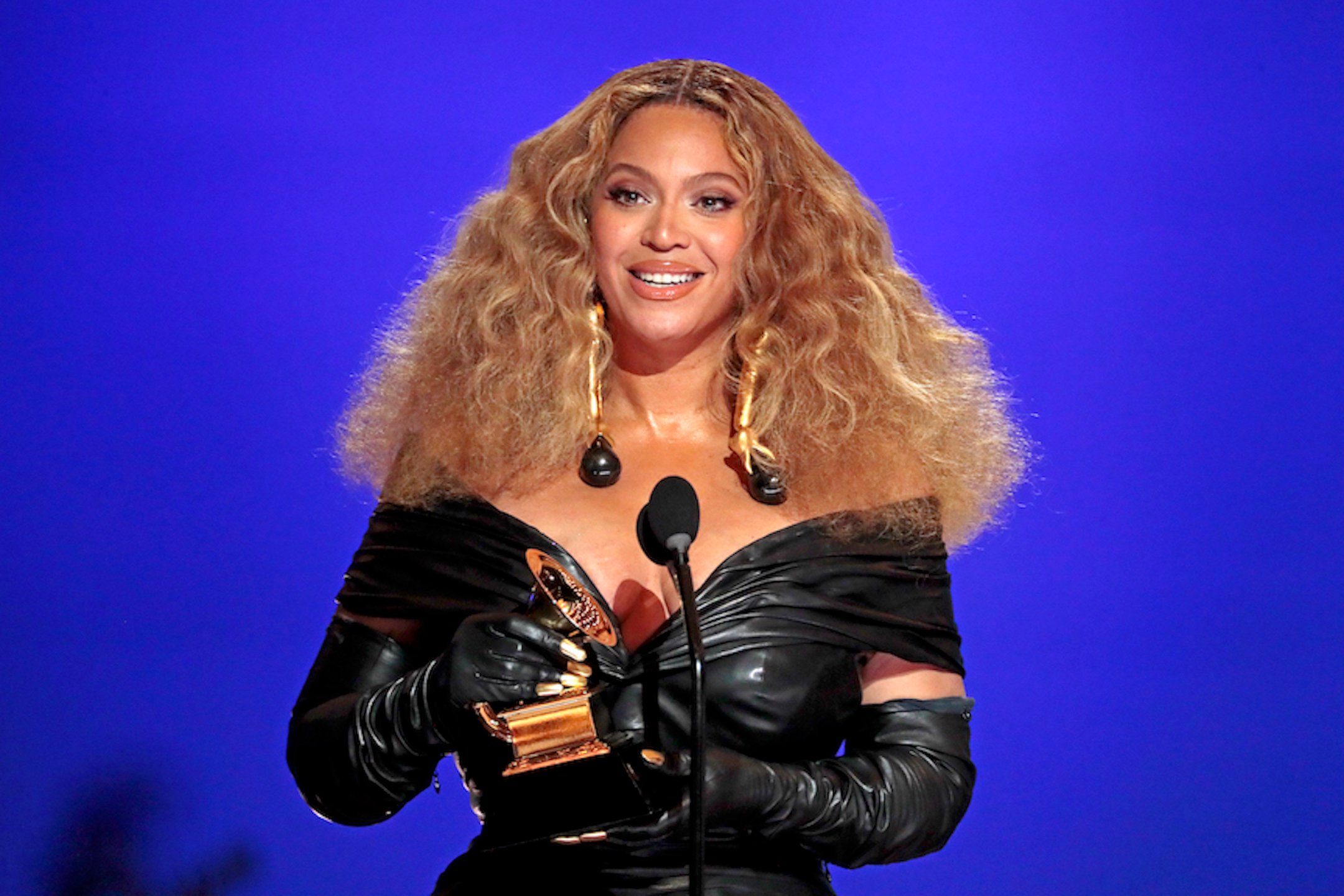 Beyoncé makes History with the Best R&B Performance winning 28 Grammys, more that any female or male performer