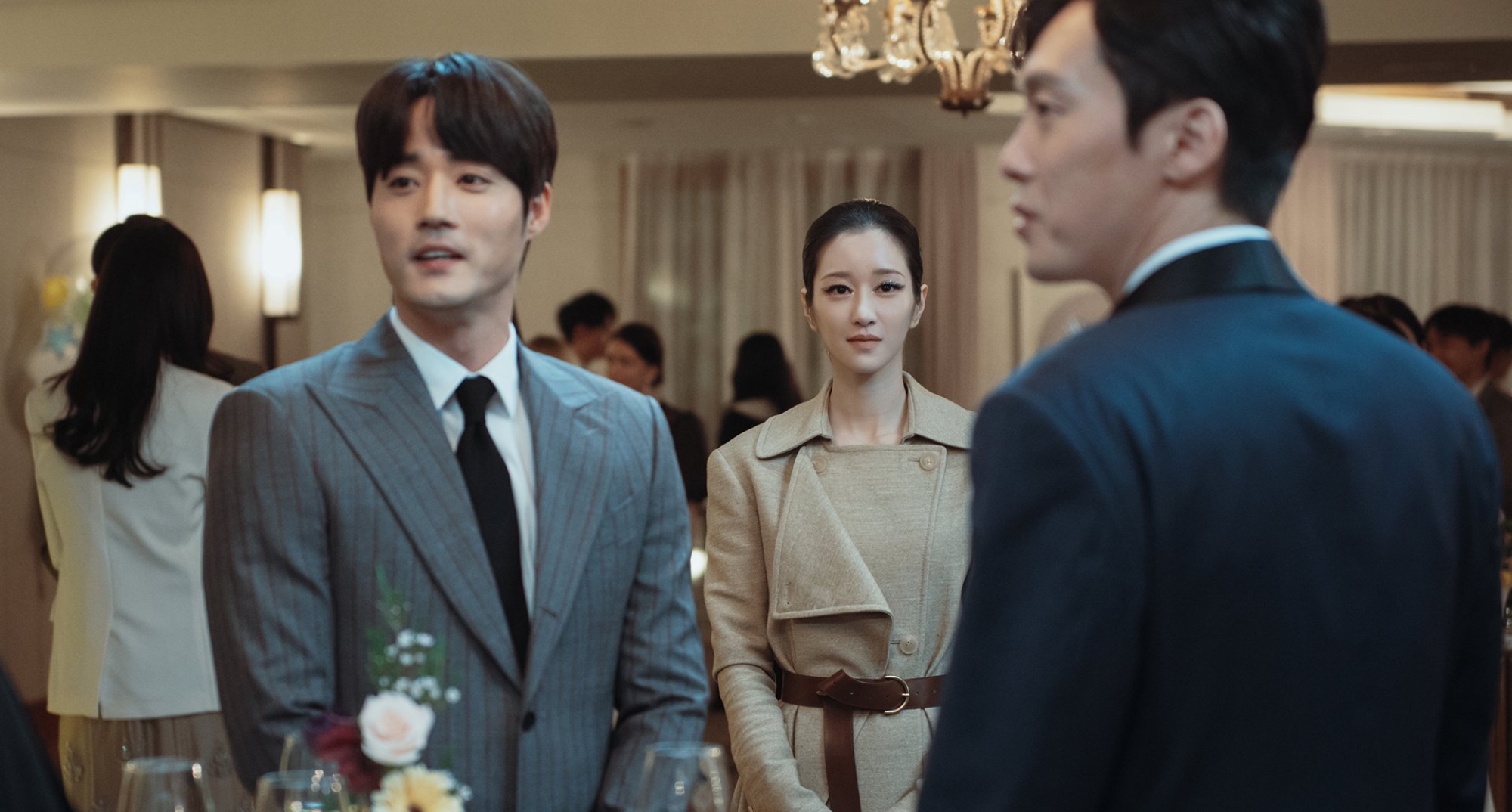 Characters Jang Ji-wook, Lee Ra-el, and Kang Yoon-Kyum in 'Eve' Episode 1