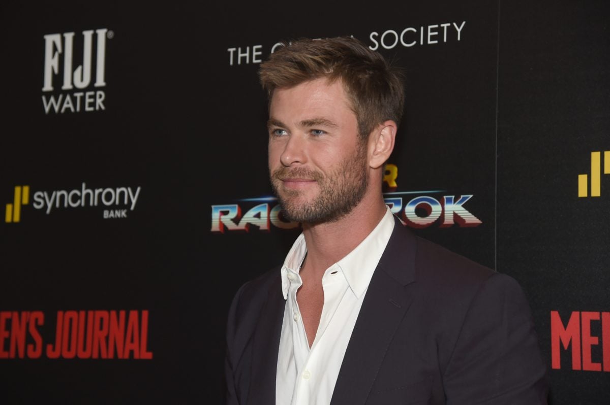 Chris Hemsworth attends the premiere of Marvel Studios Thor: Ragnarok