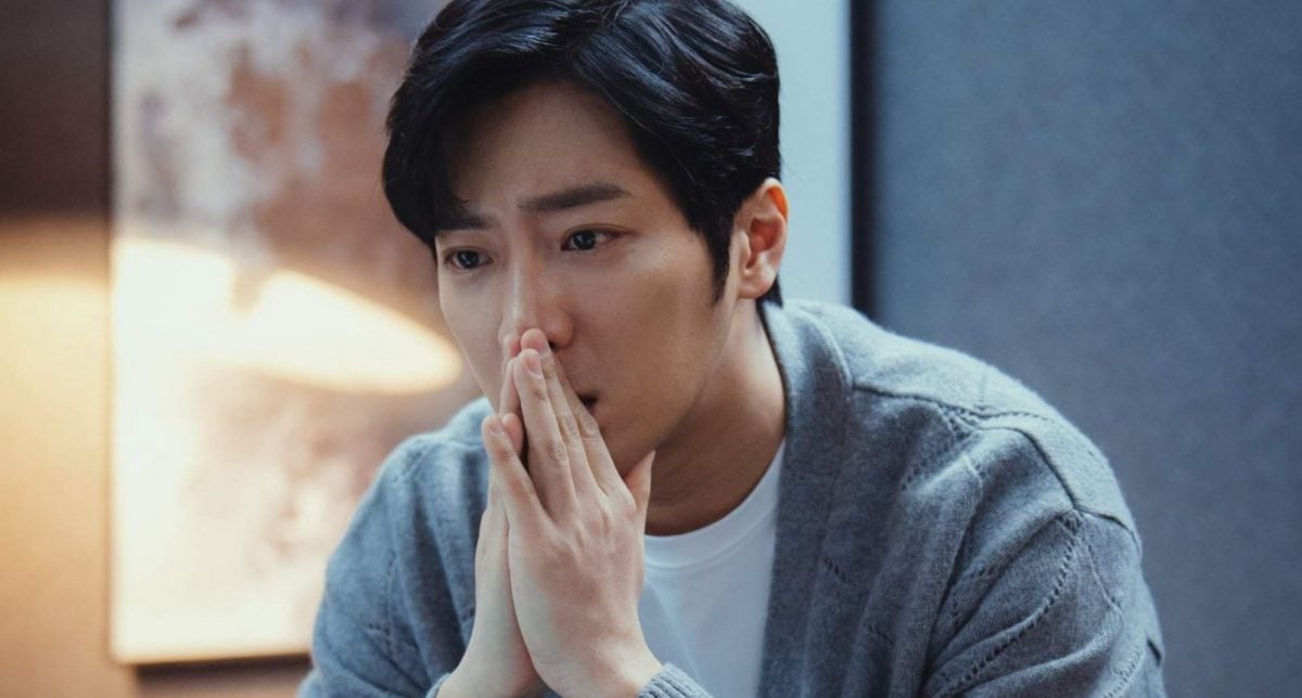 Eun-pyeong from 'Eve' Episode 3 wearing grey cardigan.