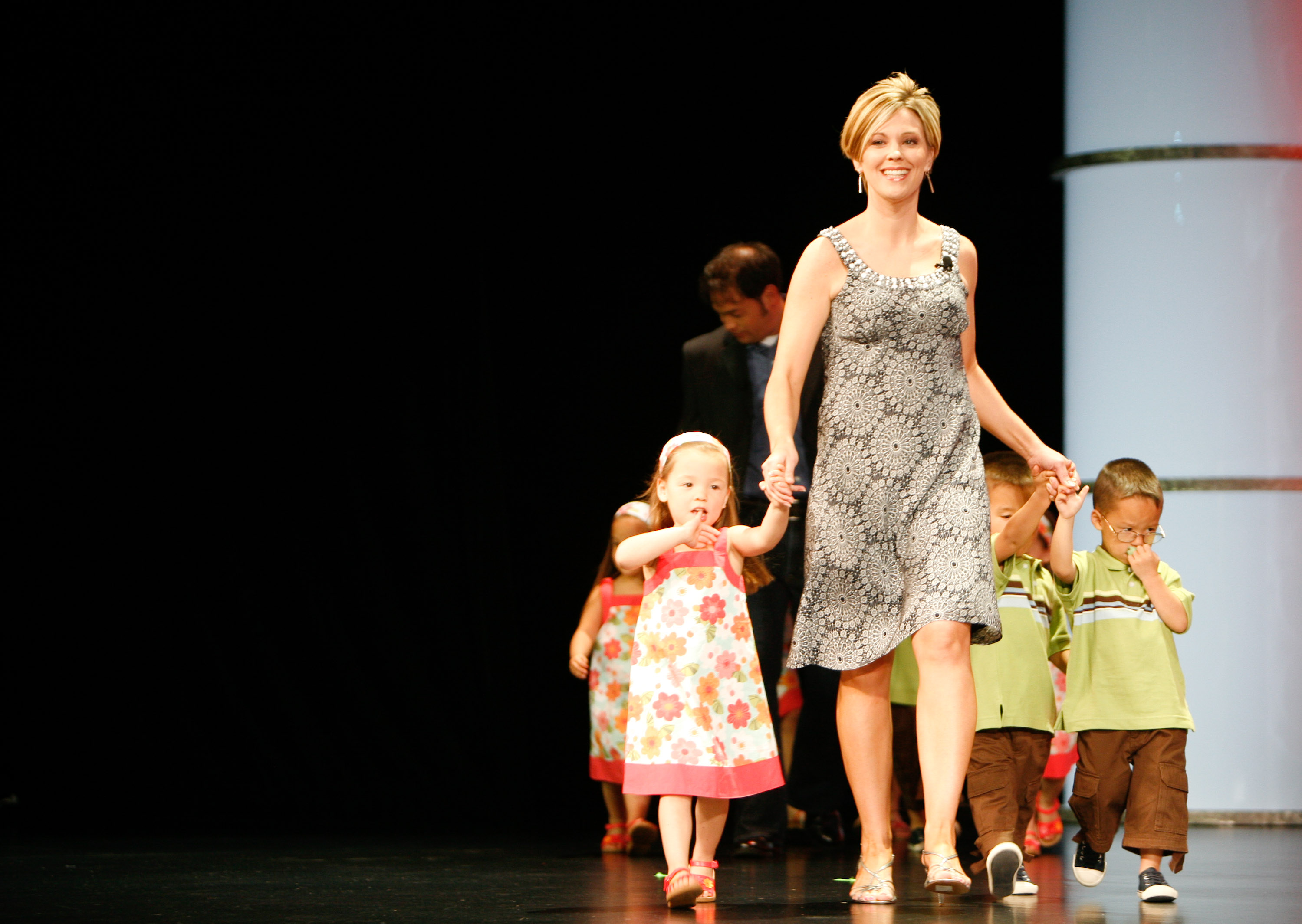 Kate Gosselin walks on stage at the Discovery Upfront Eveent in NY in 2008 with her sextuplets. Jon Gosselin is seen in the back