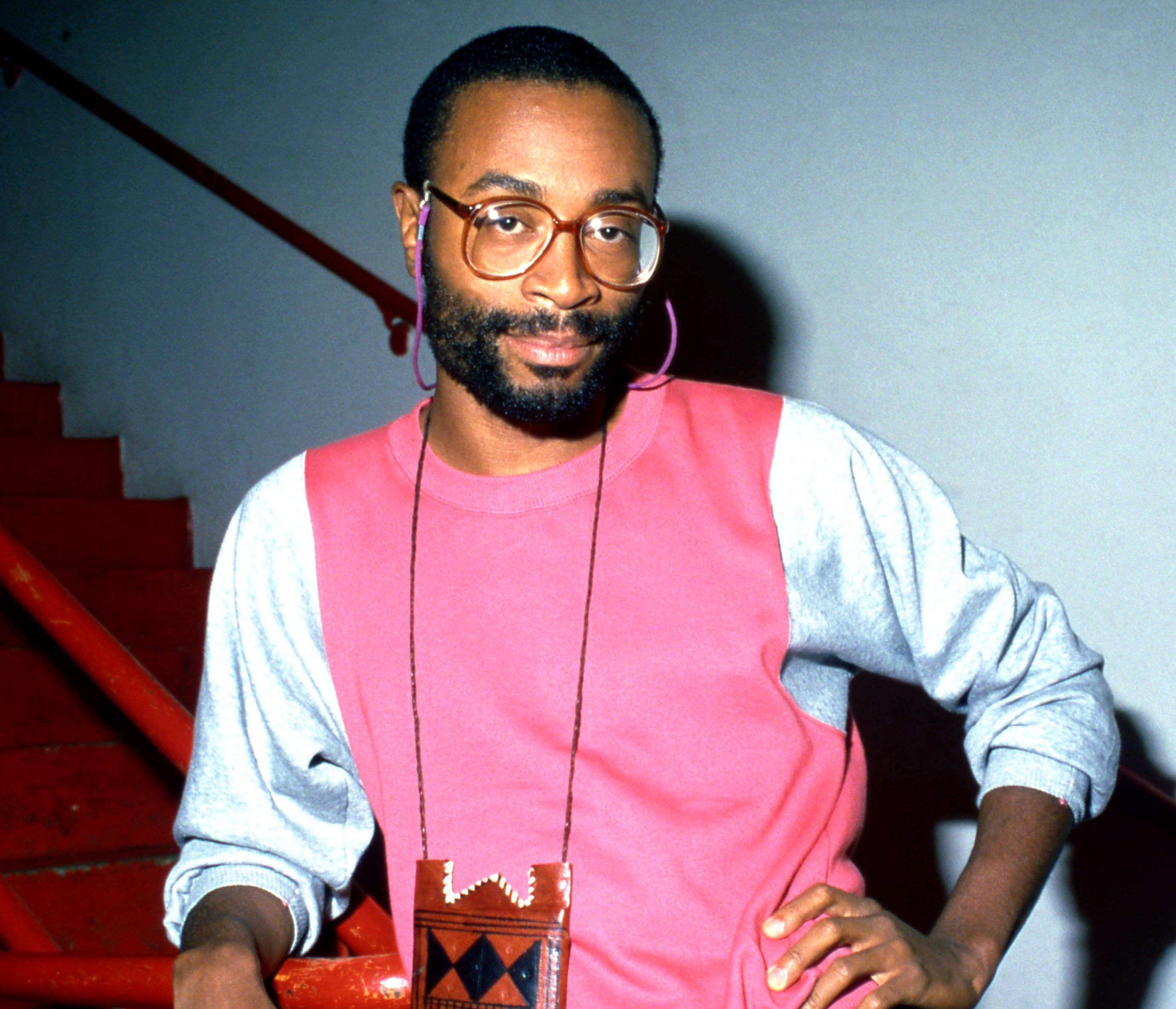 "Don't Worry, Be Happy" singer Bobby McFerrin wearing pink
