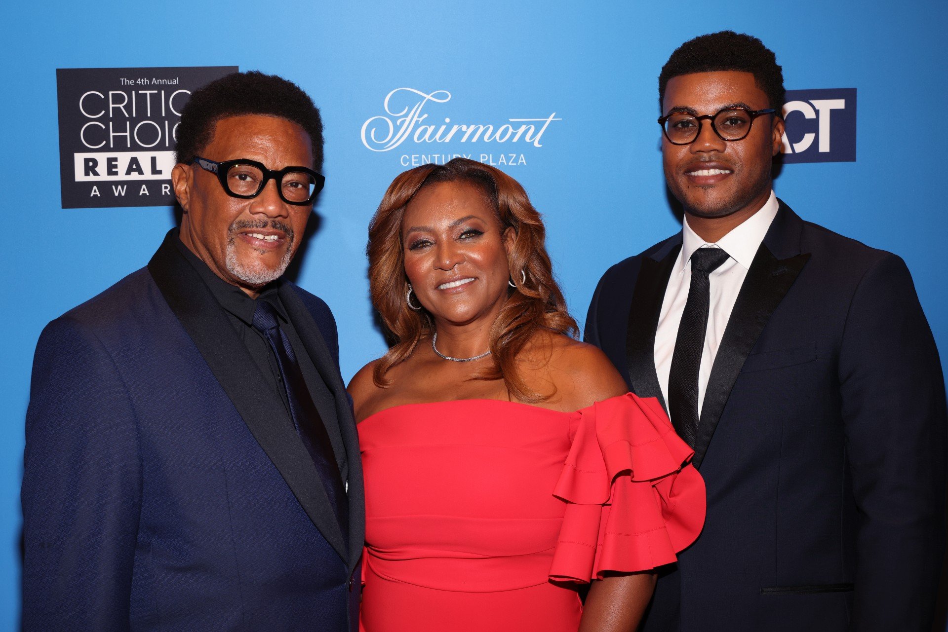 Judge Greg Mathis poses with his wife Linda and son Amira at the Critics Choice Real TV Awards