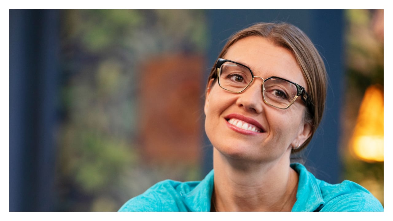 Julie Stoffer smiling during an episode of 'The Real World Homecoming: New Orleans'