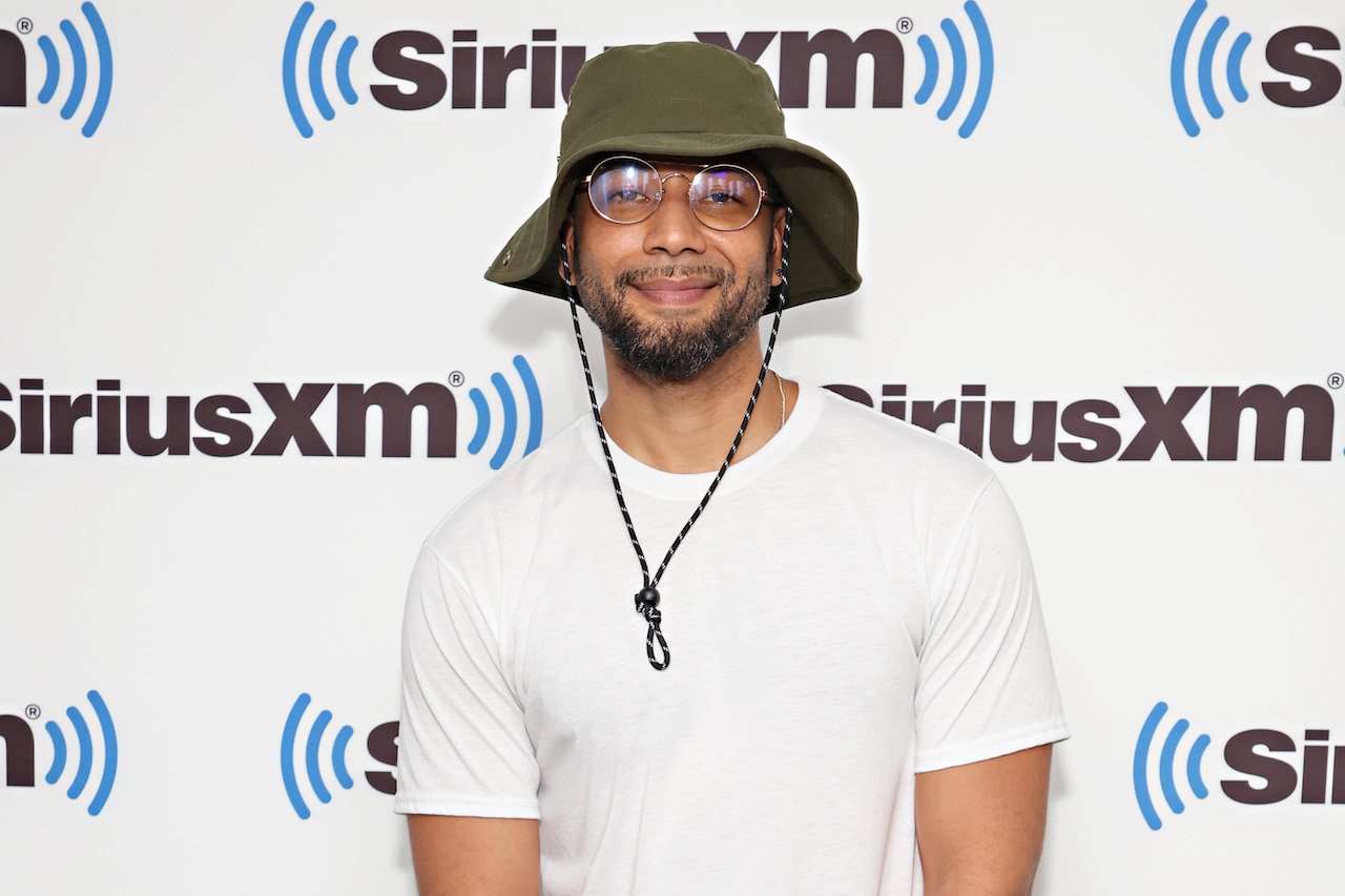 Jussie Smollett poses for photo; Smollett says he's shocked by people who don't believe he attacked