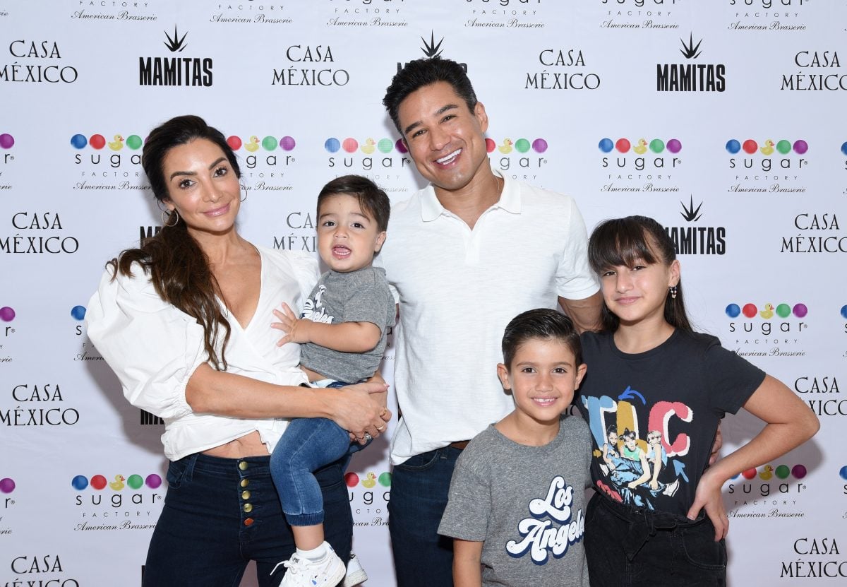 Mario Lopez and his wife Courtney Laine posing for photographers with their kids, Santino Lopez, Dominic Lopez, and Gia Lopez