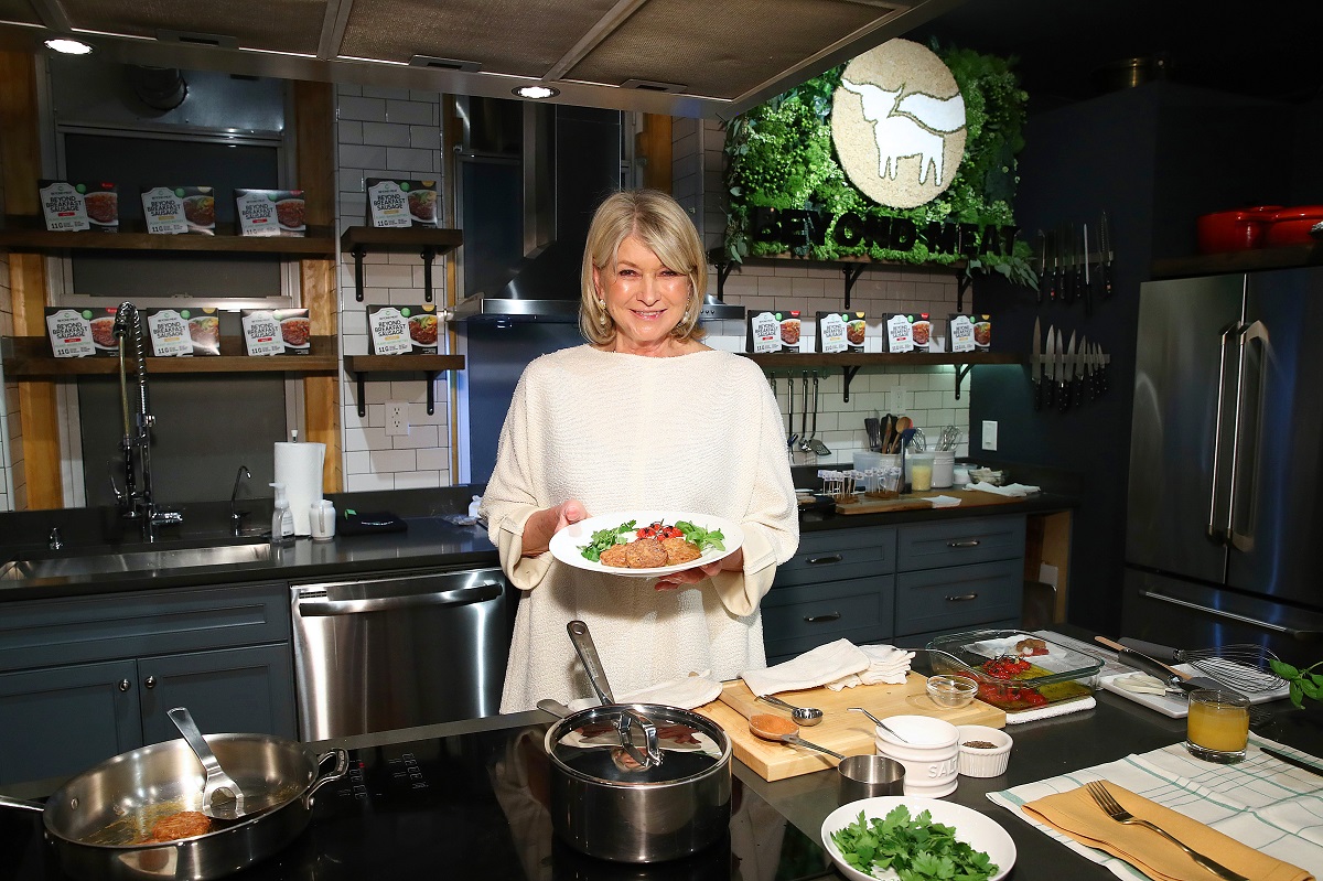 https://www.cheatsheet.com/wp-content/uploads/2022/06/Martha-Stewart-prepares-a-healthy-meal.jpg?strip=all&quality=89