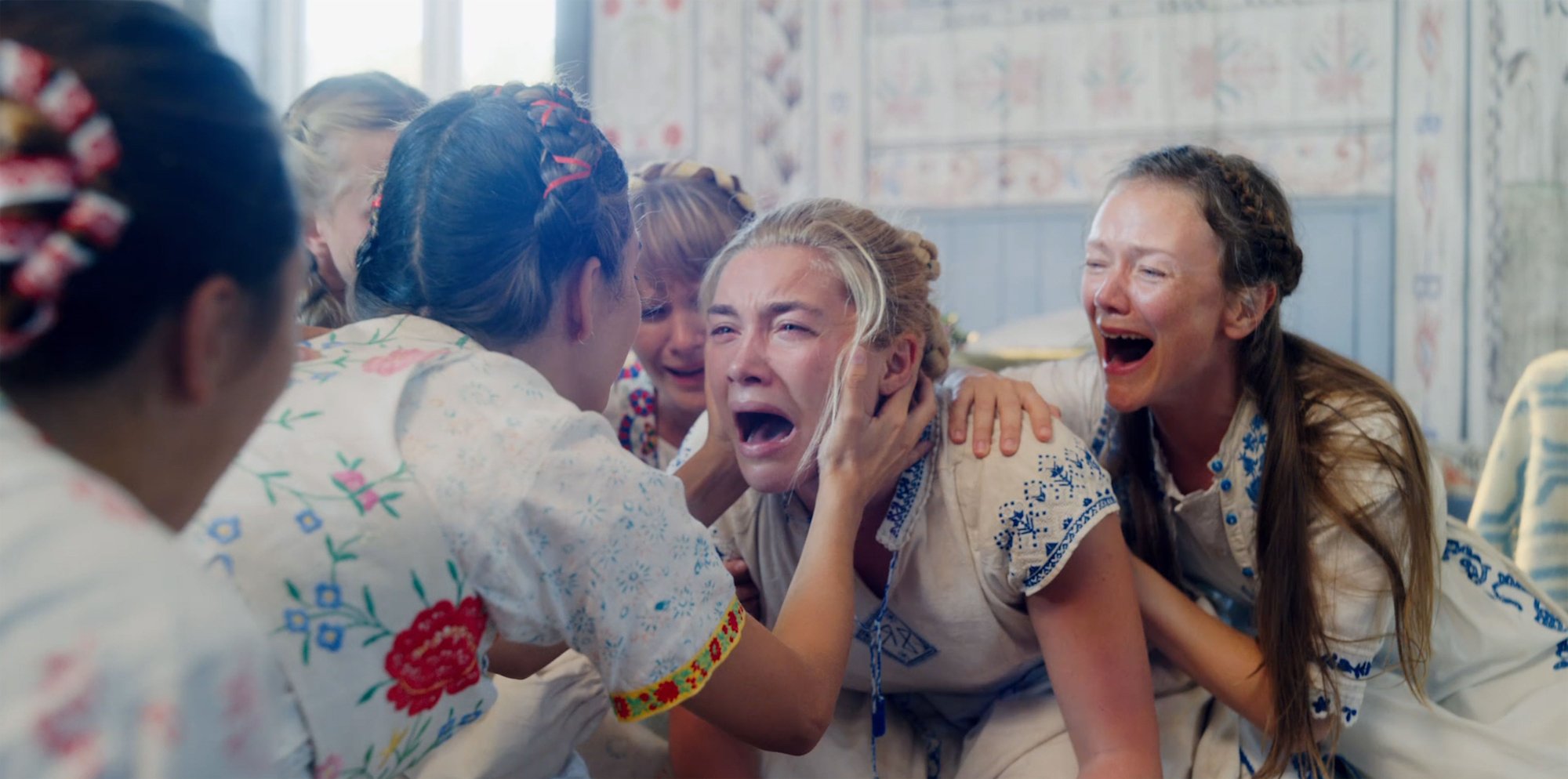 'Midsommar' Florence Pugh as Dani screaming and crying surrounded by other women imitating her screaming and crying