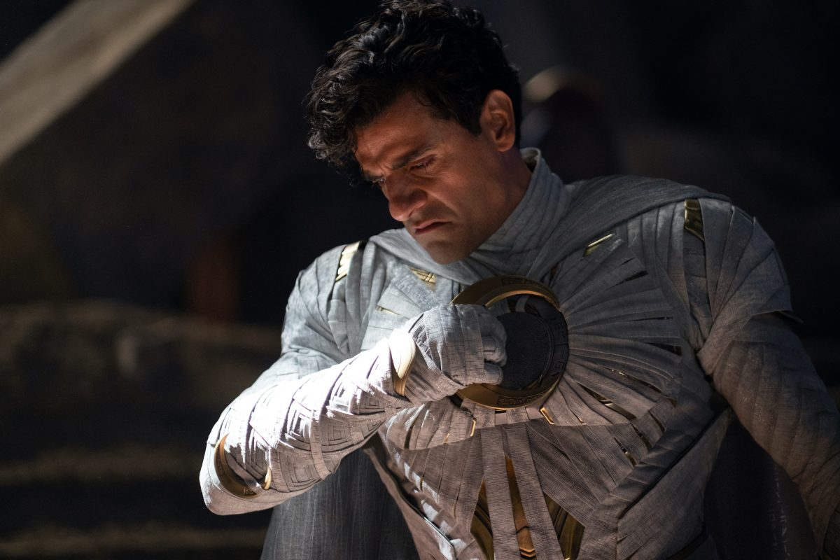 Moon Knight Oscar Isaac as Marc Spector in Episode 6. He's wearing his Moon Knight costume and holding the sickle he throws.