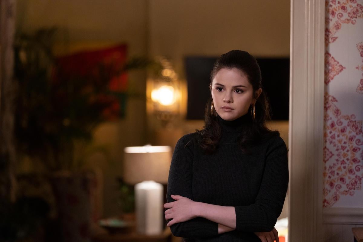 'Only Murders in the Building': Selena Gomez holds her right arm and laments her kiss in episode 6