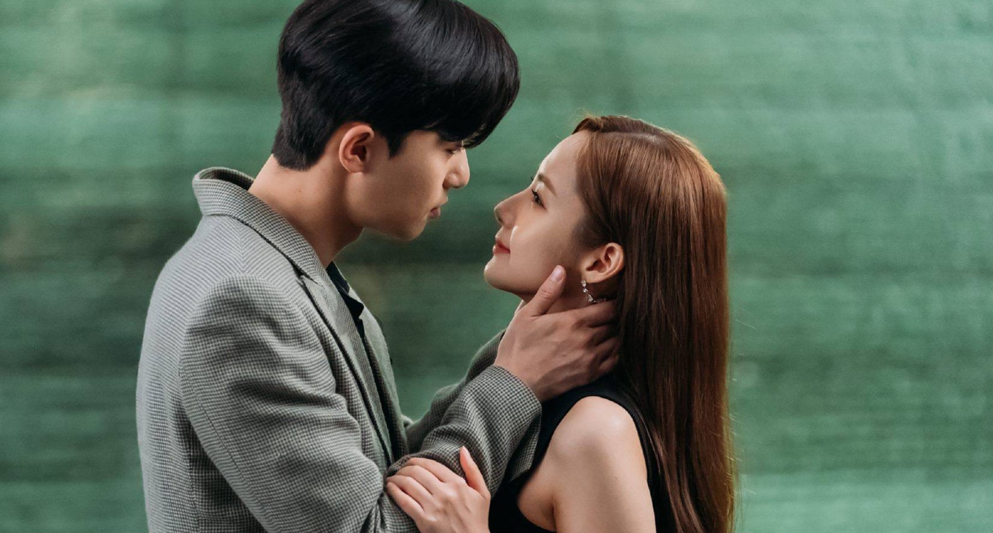 Park Seo-joon and Park Min-young in Youtube kiss scenes for 'What's Wrong With Secretary Kim'