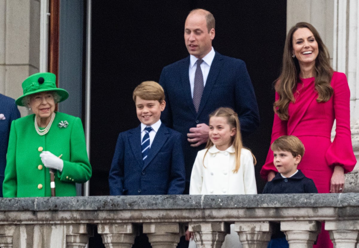 Prince William, Kate Middleton, and their children standing on the Buckingham Palace balcony with Queen Elizabeth II