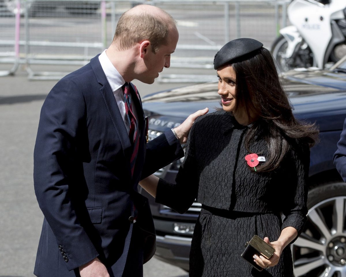 Prinz William, der nach Meghan Markles Bitte jetzt die Dinge ändert, begrüßt die Herzogin, als sie an einem Anzac-Day-Gottesdienst teilnehmen
