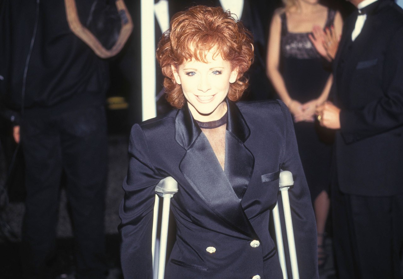 Reba McEntire needed crutches following surgery after a skiing accident