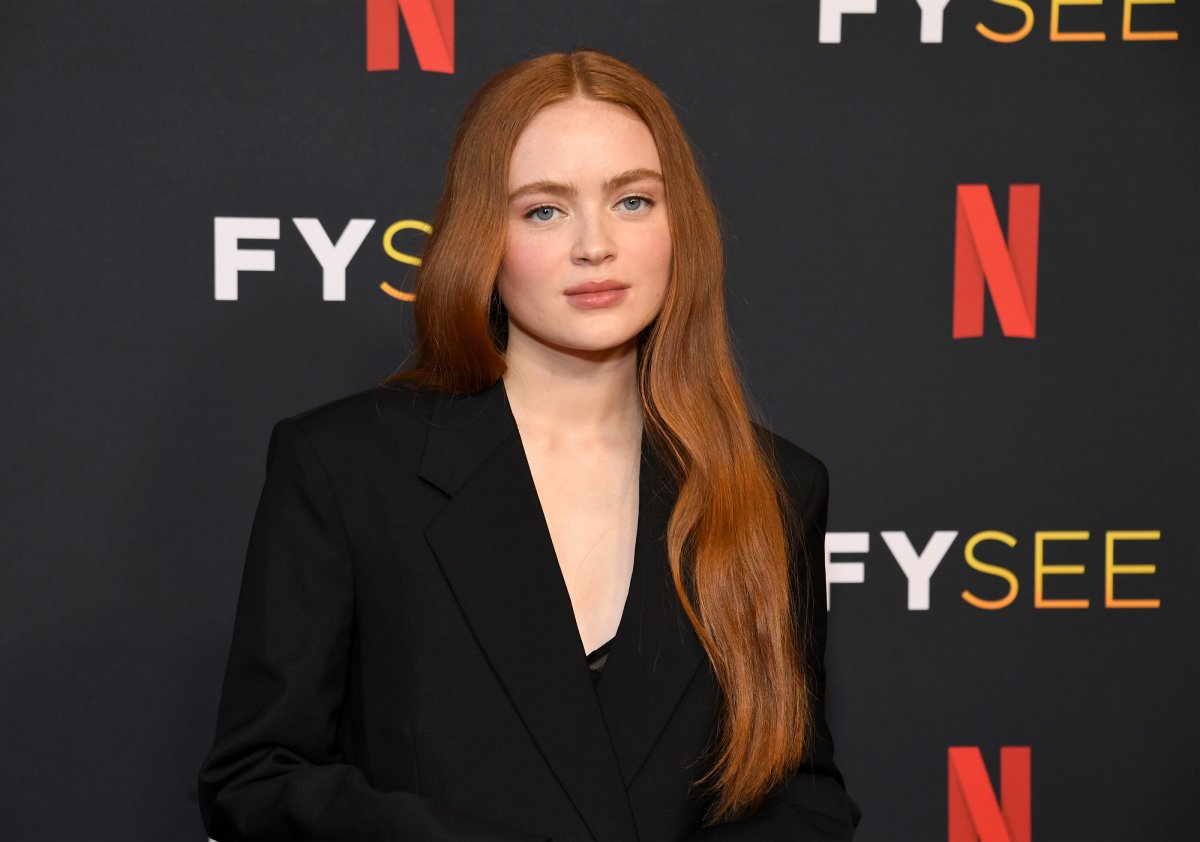 Sadie Sink attends Netflix Hosts Stranger Things Los Angeles FYSEE Event at Netflix FYSee Space on May 27, 2022 in Beverly Hills, California wearing a black suit jacket. 