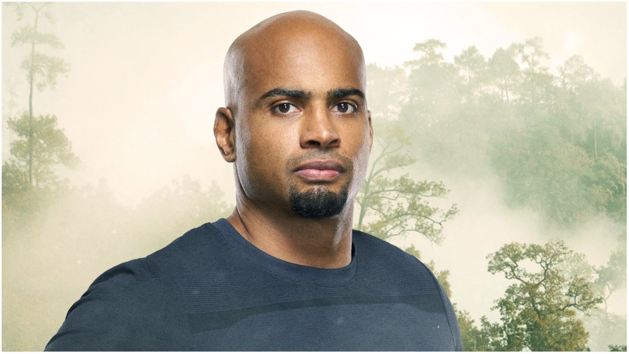 'The Challenge' star Darrell Taylor posing for 'All Stars 3' cast photo