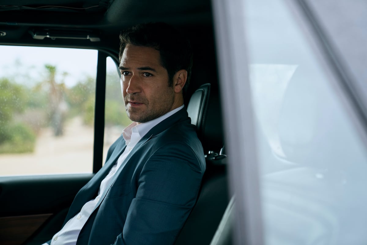 Manuel Garcia-Rulfo as Mickey Haller seen through the window of a car in 'The Lincoln Lawyer' Season 1