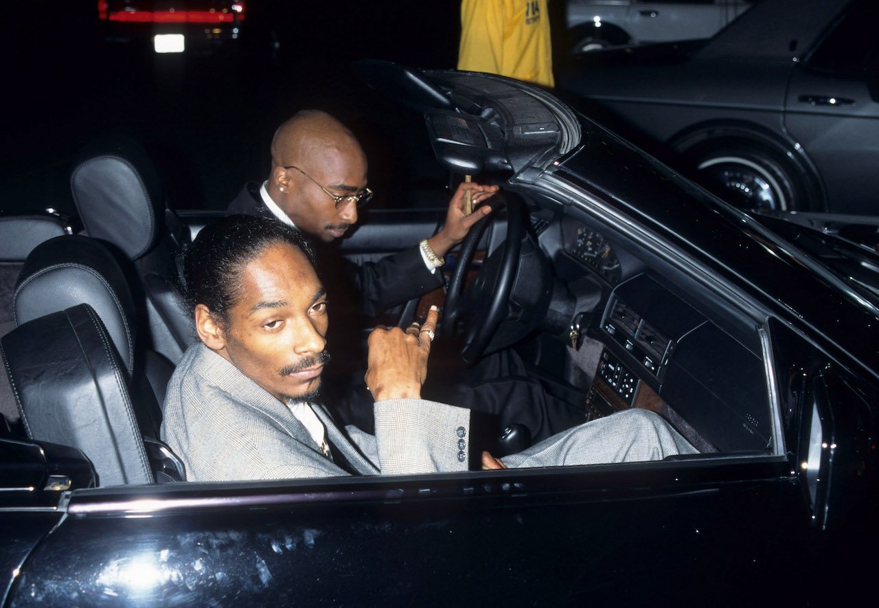 Snoop Dogg Recalls Fainting After Seeing Tupac Shakur Hospitalized Following Las Vegas Shooting Snoop Dogg Recalls Fainting After Seeing Tupac Shakur Hospitalized Following Las Vegas Shooting