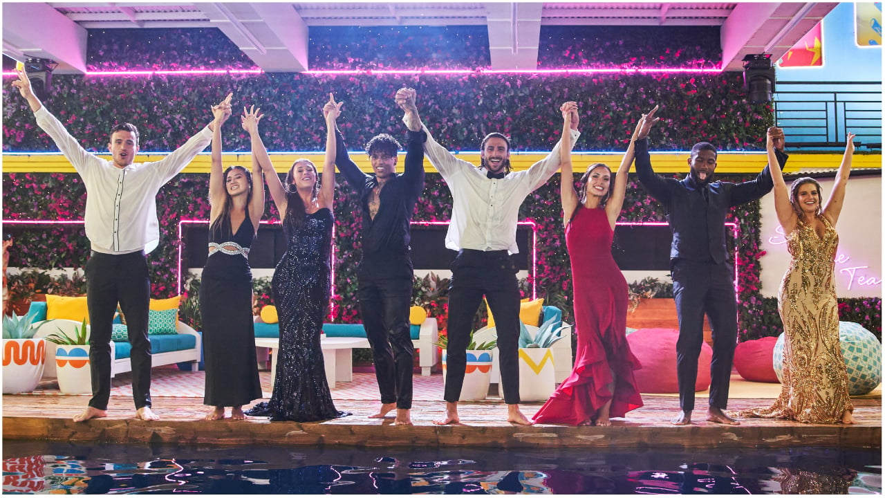 Will Moncada, Kyra Lizama, Olivia Kaiser, Korey Gandy, Jeremy Hershberg, Bailey Marshall, Charlie Lynch, and Alana Paolucci holding hands above their heads during 'Love Island USA' Season 3