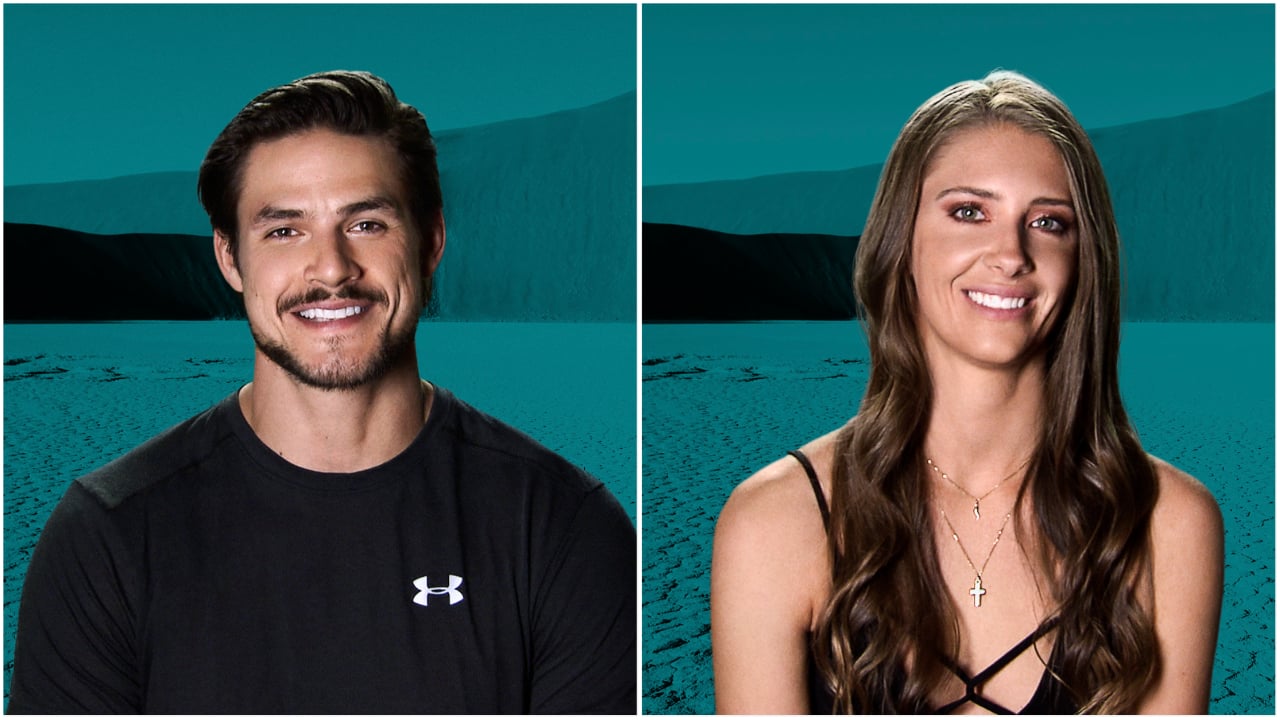 Zach Nichols and Jenna Compono smiling for 'The Challenge: War of the Worlds' cast photo