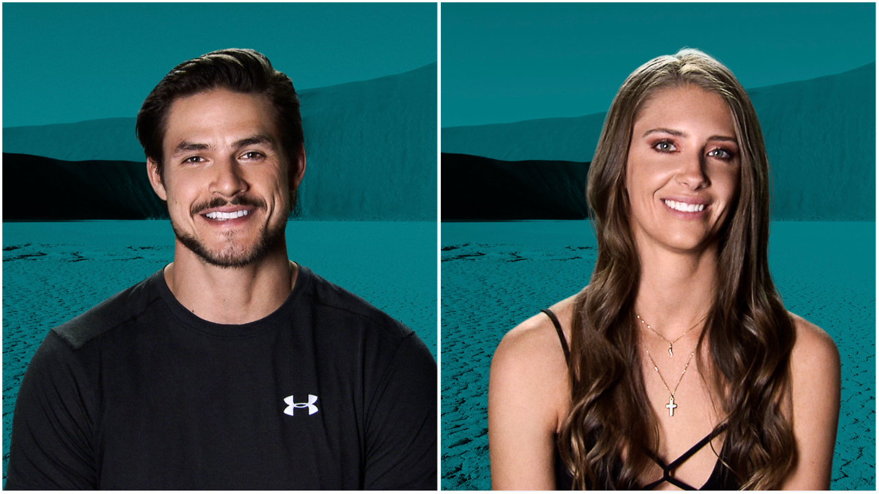 Zach Nichols and Jenna Compono smiling for 'The Challenge: War of the Worlds' cast photo