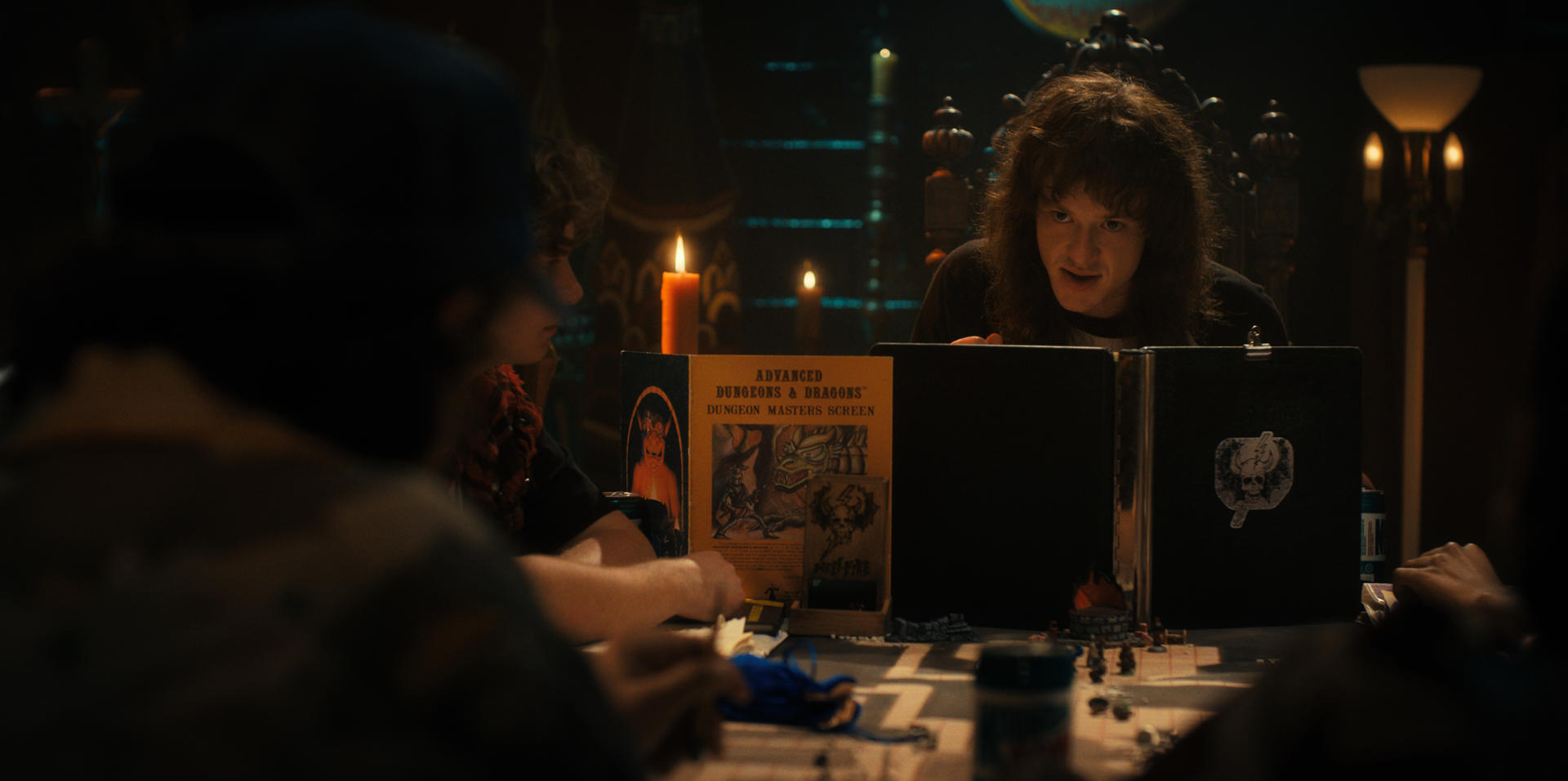 Eddie Munson (Joseph Quinn) leads a game of D&D in 'Stranger Things 4'