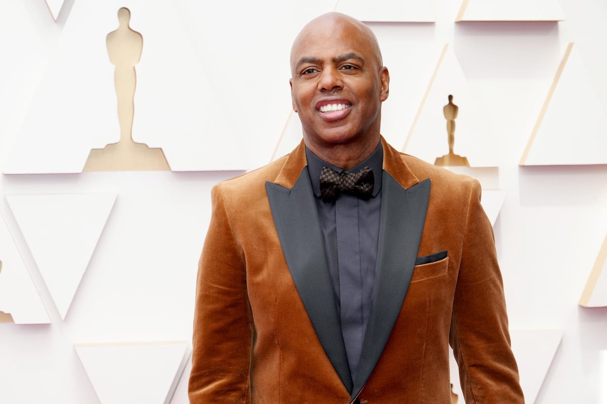 Kevin Frazier posing on the 2022 Oscars red carpet