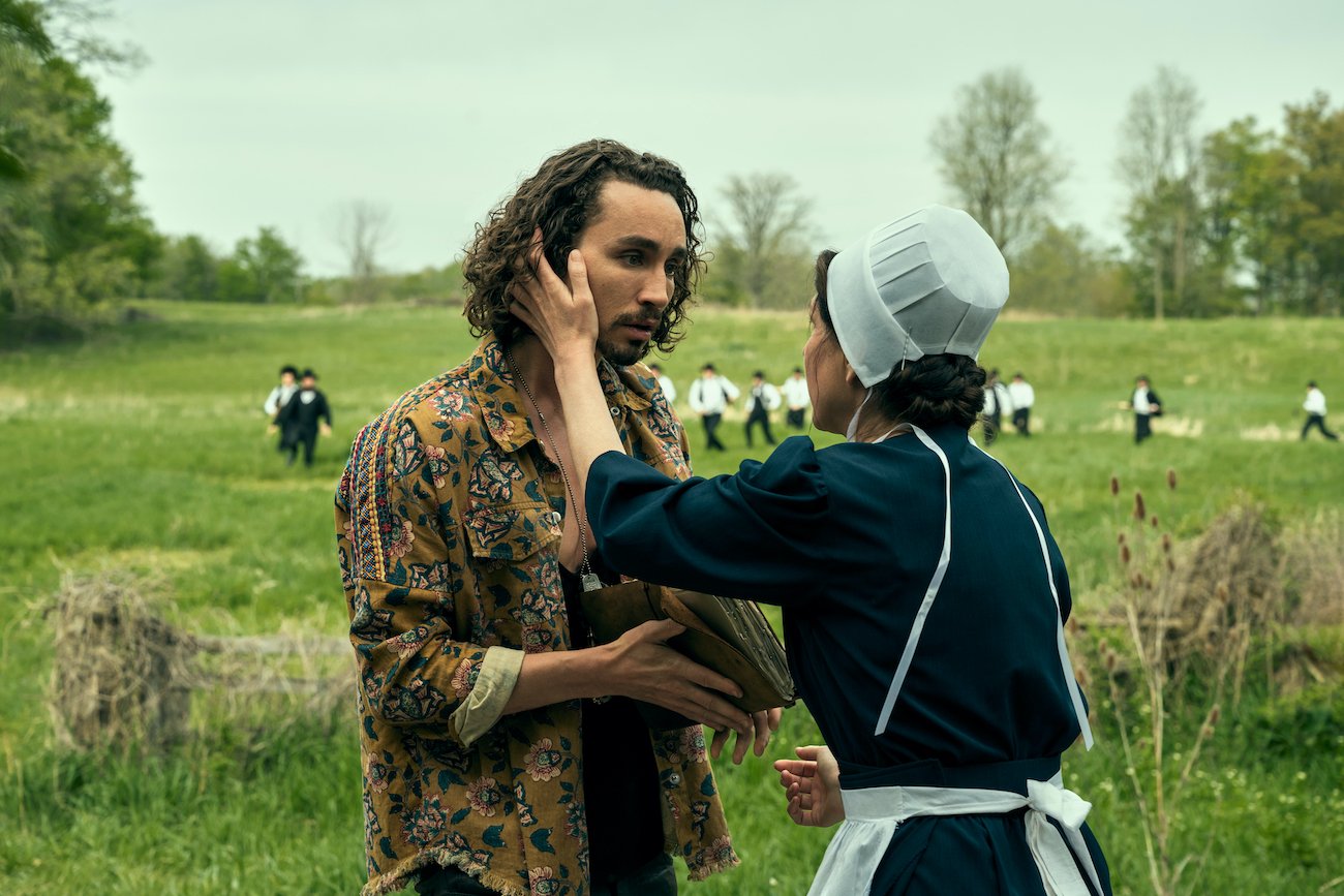 Klaus (Robert Sheehan) speaks with Sarah Beth (Krista Bridges) about his birth mother, Rachel Herschberger, in season 3 of 'The Umbrella Academy'