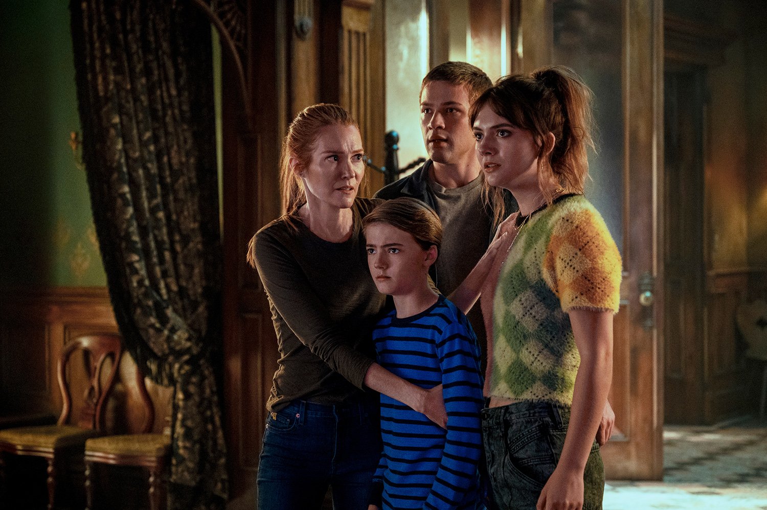 Darby Stanchfield as Nina Locke, Jackson Robert Scott as Bode Locke, Connor Jessup as Tyler Locke, and Emilia Jones as Kinsey Locke in Locke & Key Season 3, which just received a release date