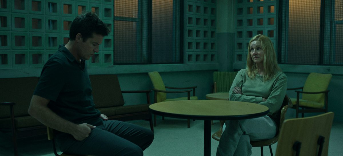 Marty (Jason Bateman) und Wendy (Laura Linney) unterhalten sich in der letzten Staffel von „Ozark“ in der psychiatrischen Klinik.