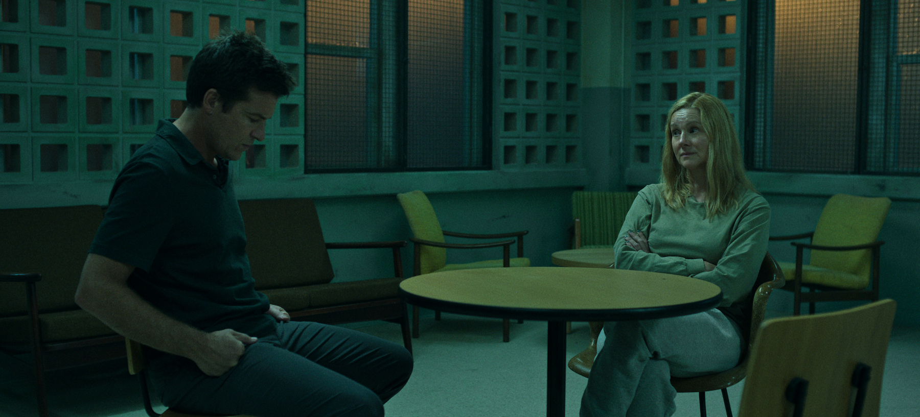 Marty (Jason Bateman) and Wendy (Laura Linney) talk in the psychiatric hospital in the final season of 'Ozark'