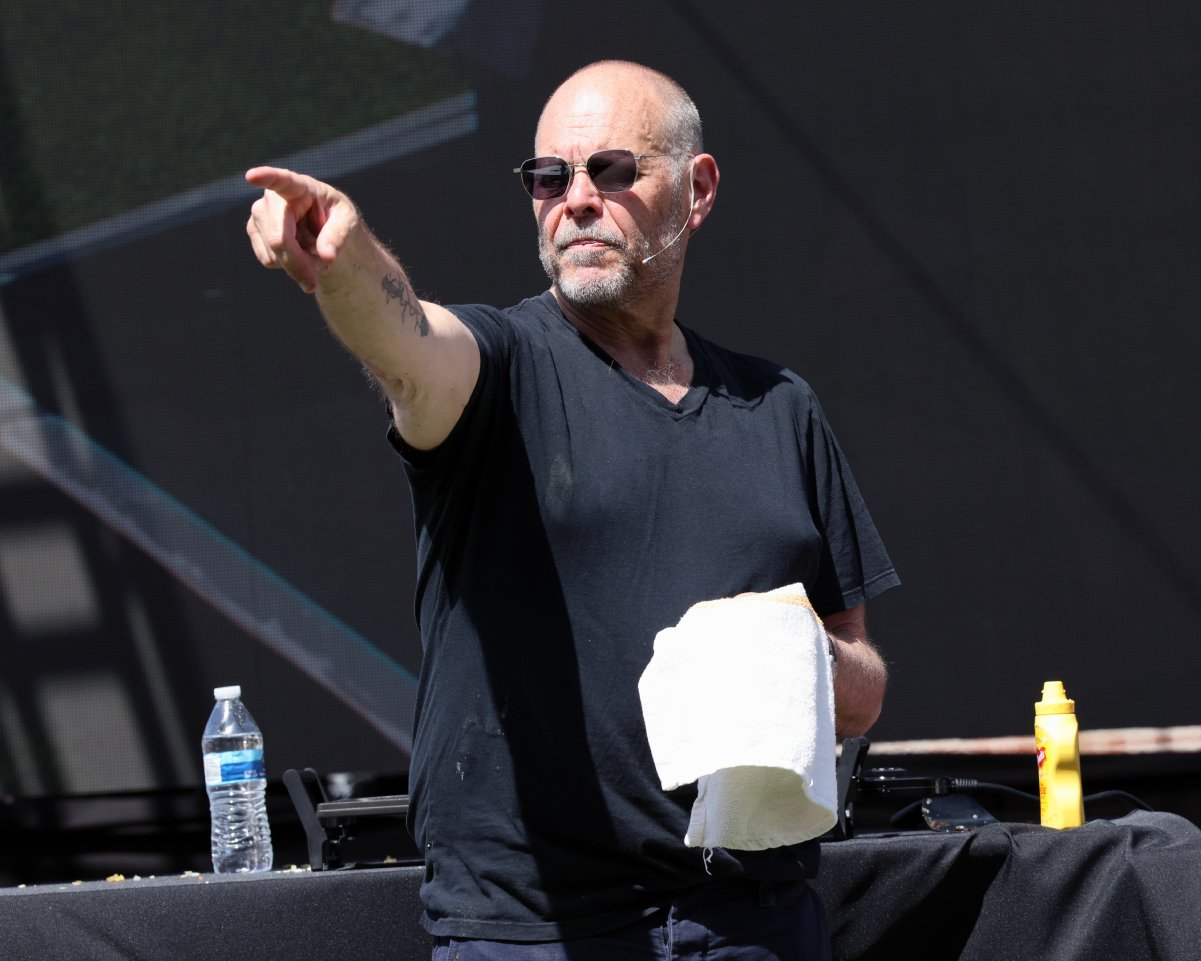 Chef Alton Brown wears a black T-shirt and sunglasses in this photograph.