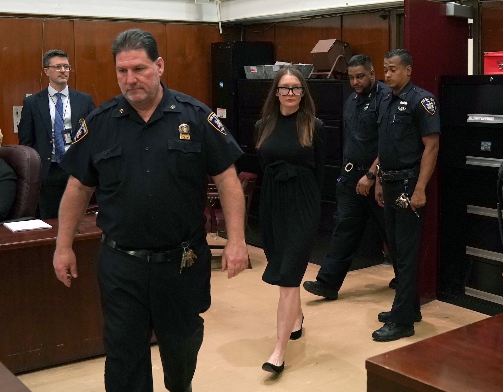 Anny Delvey arrived in court while handcuffed in 2019