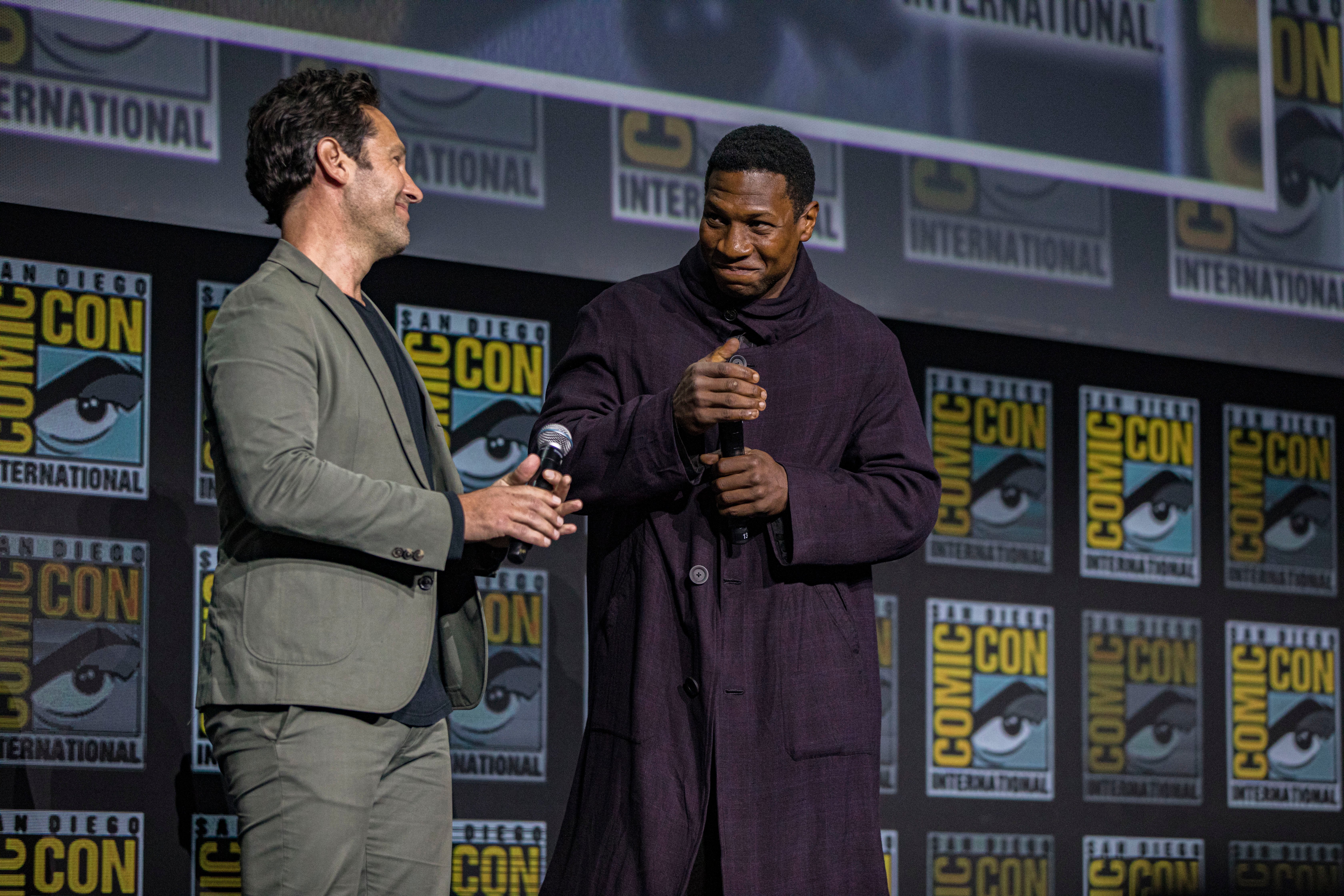 Paul Rudd and Jonathan Majors, who star as Scott Lang and Kang the Conqueror in the 'Ant-Man and the Wasp: Quantumania' trailer, speako onstage as Comic-Con.