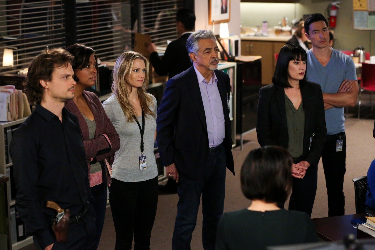The cast of Criminal Minds stands on the set.