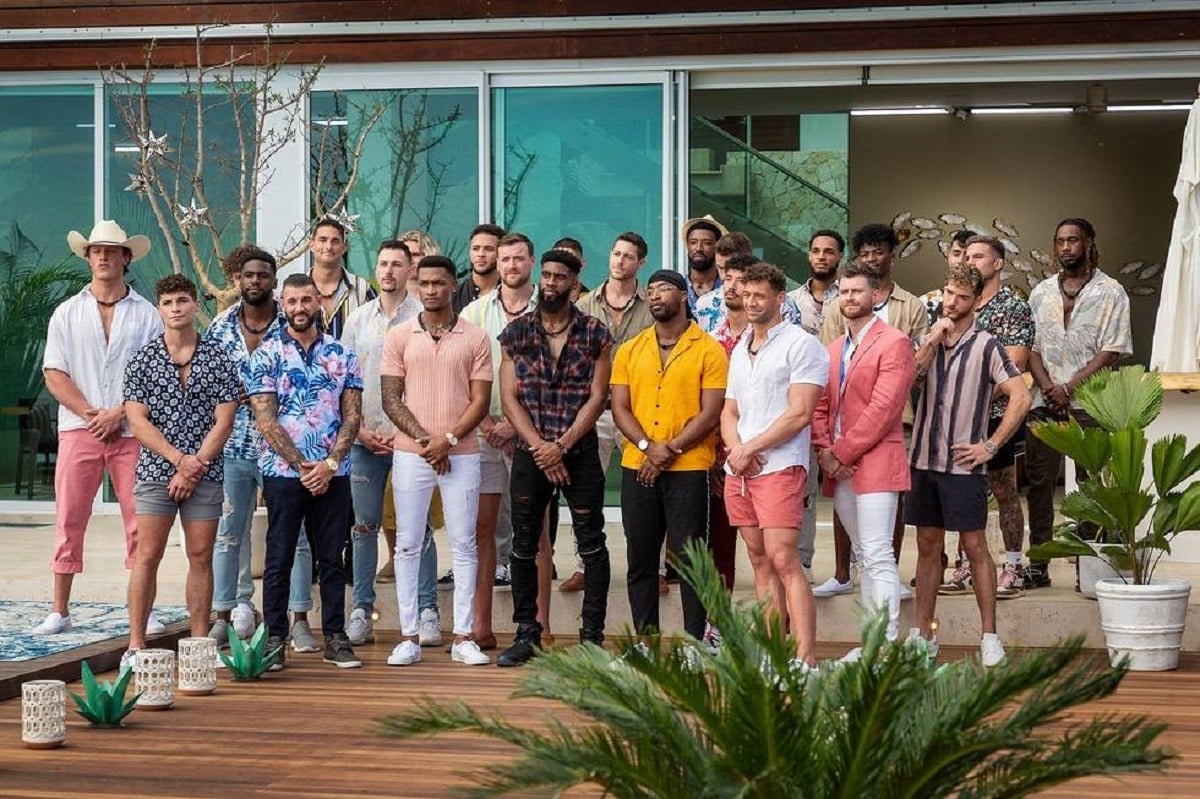 'FBoy Island' Season 2 cast posing for a photo