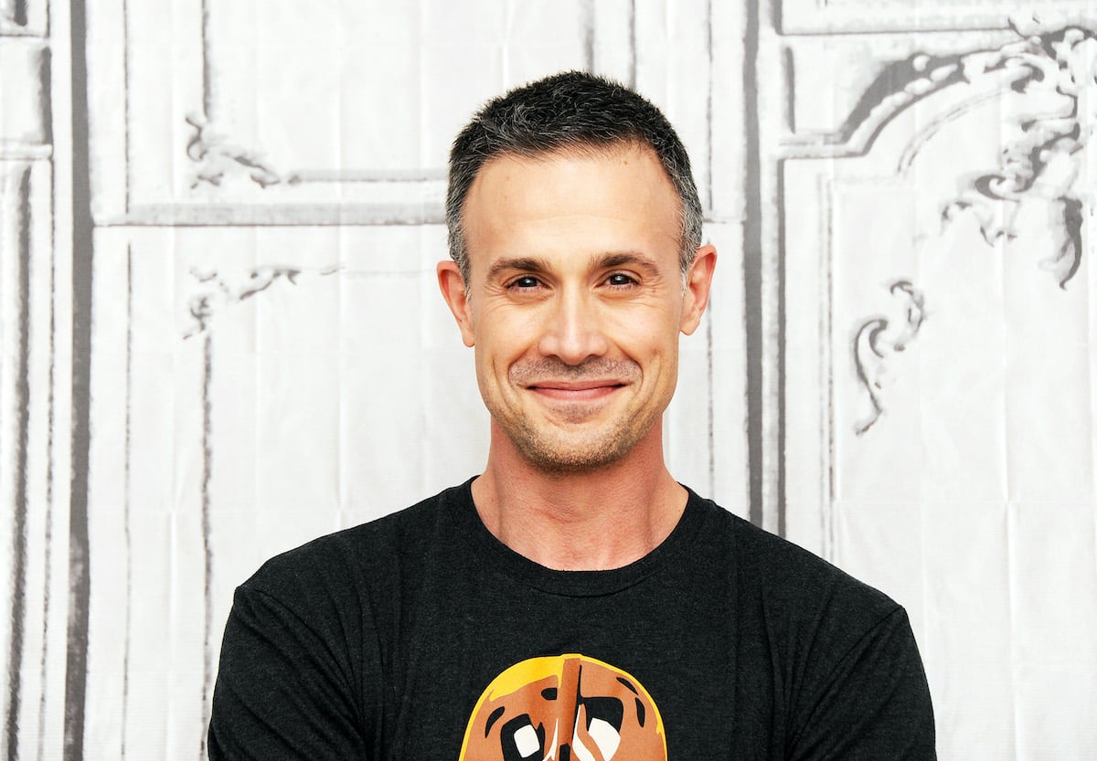 Freddie Prinze Jr. smiling