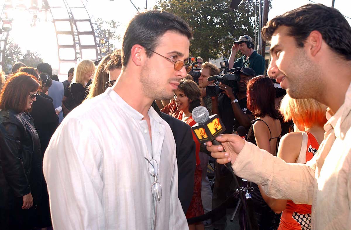 Freddie Prinze Jr. is interviewed during the 2002 MTV Movie Awards red carpet