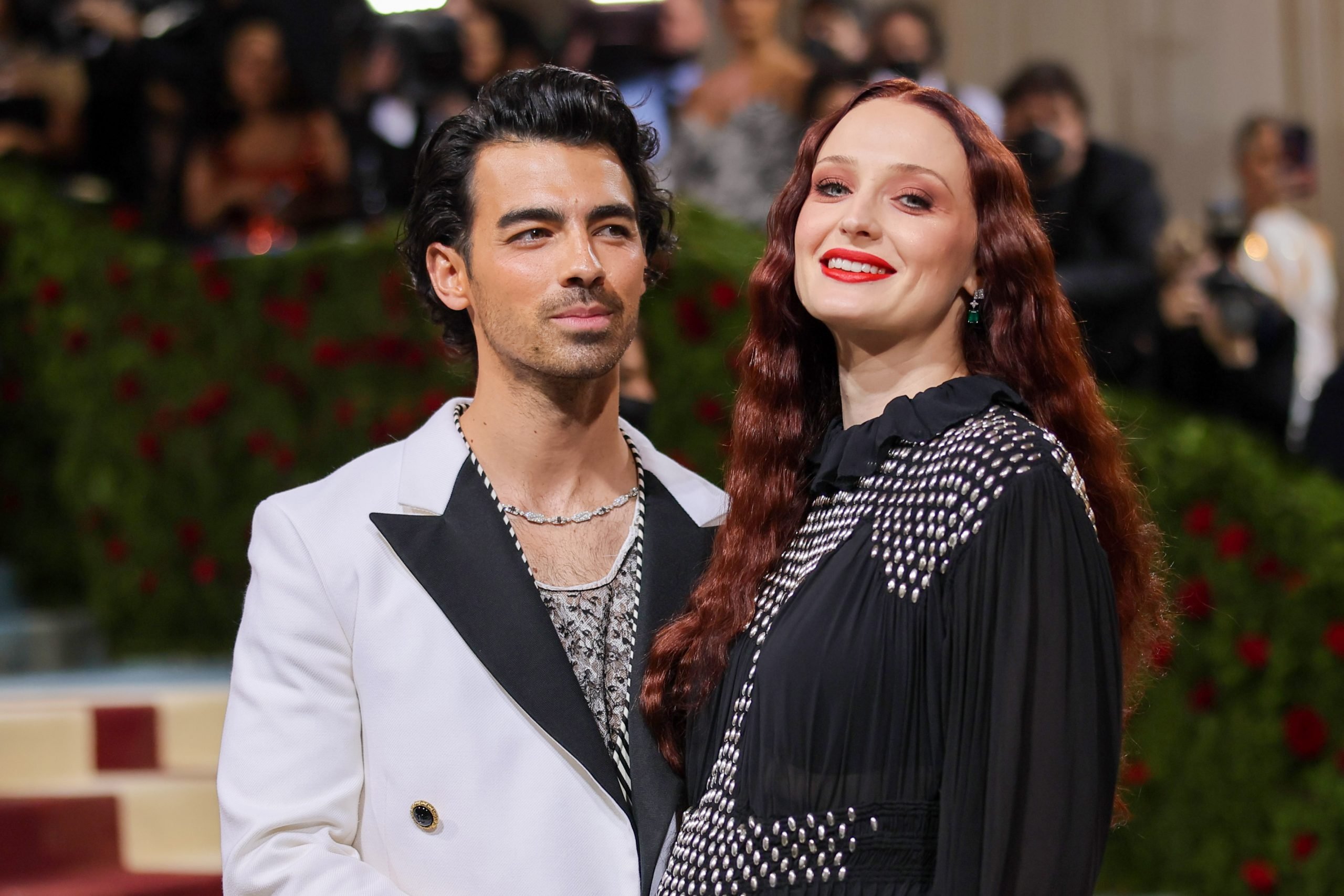 Joe Jonas and Sophie Turner on the red carpet.