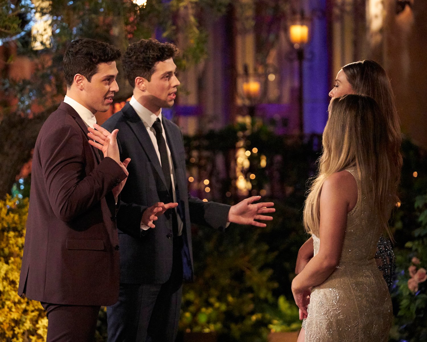 Gabby Windey and Rachel Recchia speaking to future 'Bachelor in Paradise' Season 8 contestants Joey and Justin Young outside of the mansion