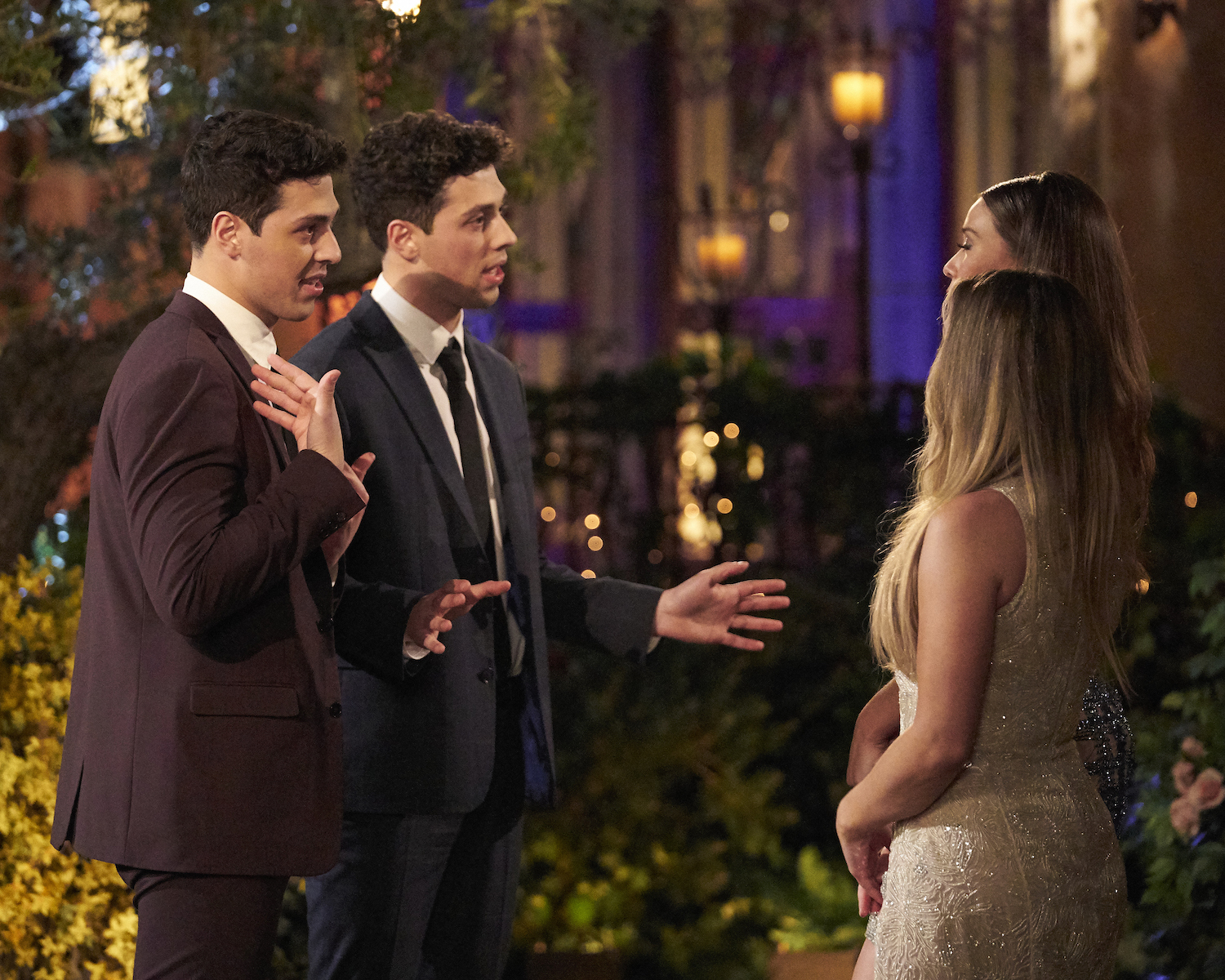 Gabby Windey and Rachel Recchia speaking to future 'Bachelor in Paradise' Season 8 contestants Joey and Justin Young outside of the mansion