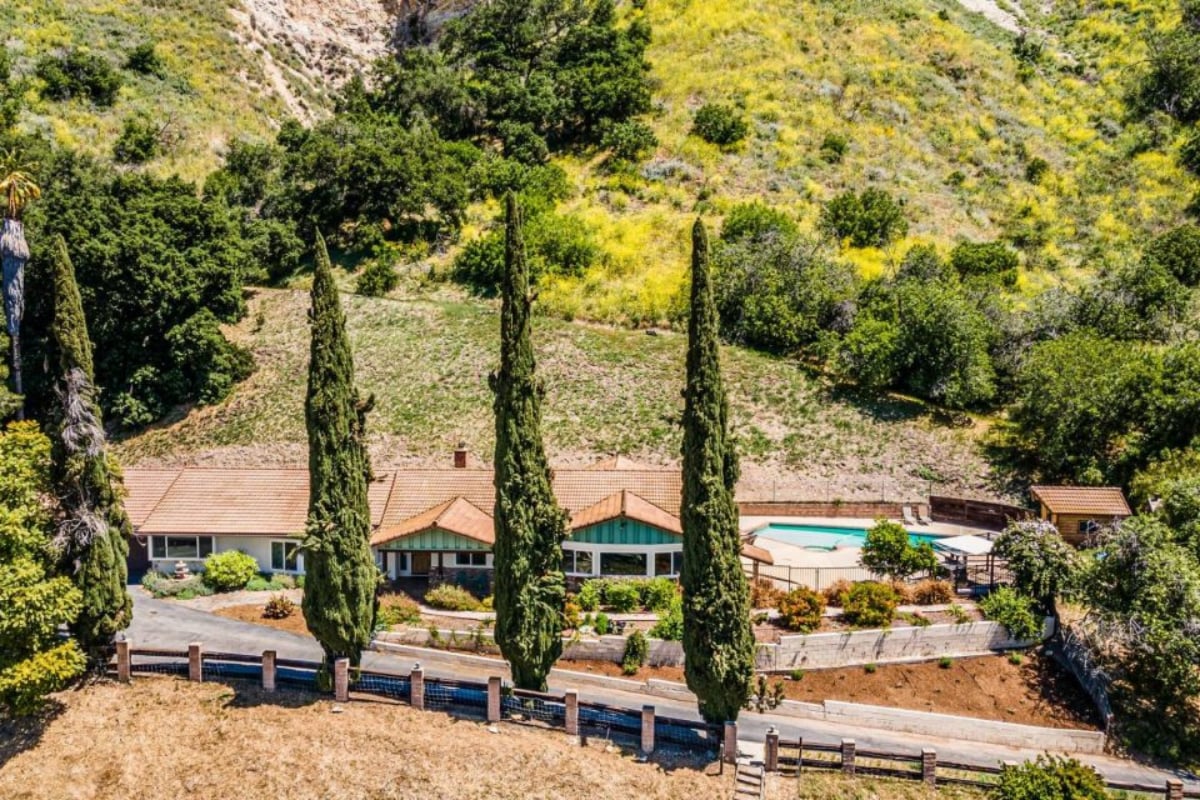 Johnny Cash Ojai Valley home from the outside